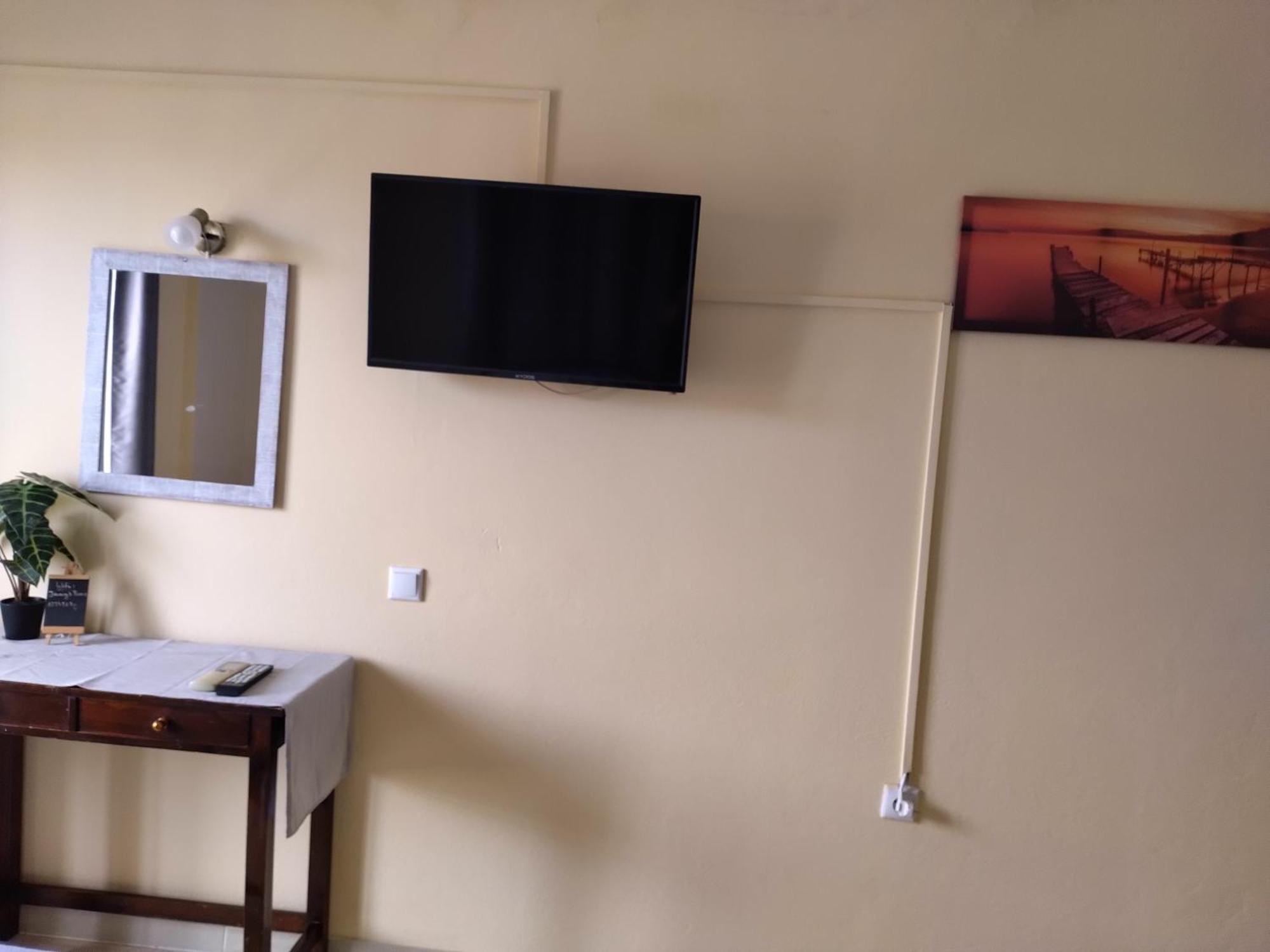 Jimmy'S Apartments Moraḯtika Luaran gambar